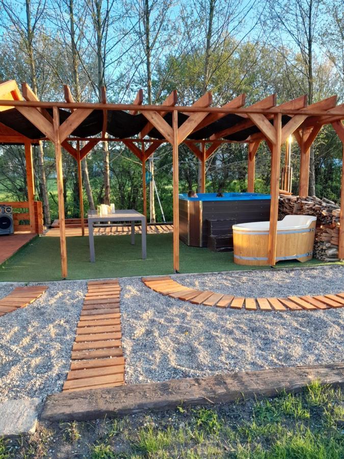 Pensjonat Agroturystyczny Pod Modrzewiem Bed and Breakfast Florczaki Εξωτερικό φωτογραφία